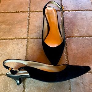 Kitten heels velvet slingback pumps